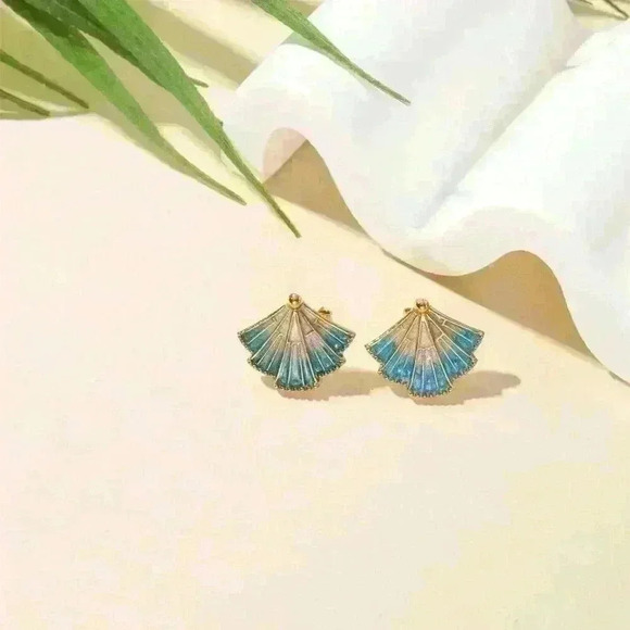 Delicate Fan-Shaped Pendant Accented with Shimmering Blue Hues - Picture 6 of 6